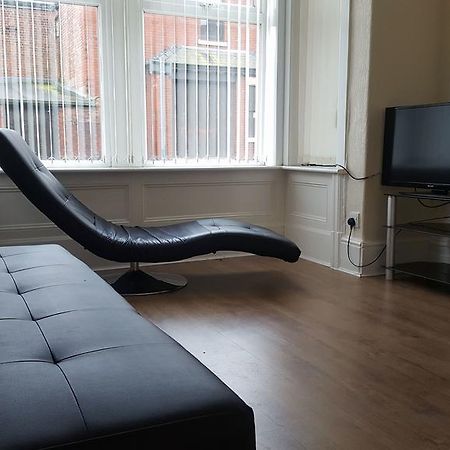 Blackpoolholidaylets Charles Street Villa Bagian luar foto