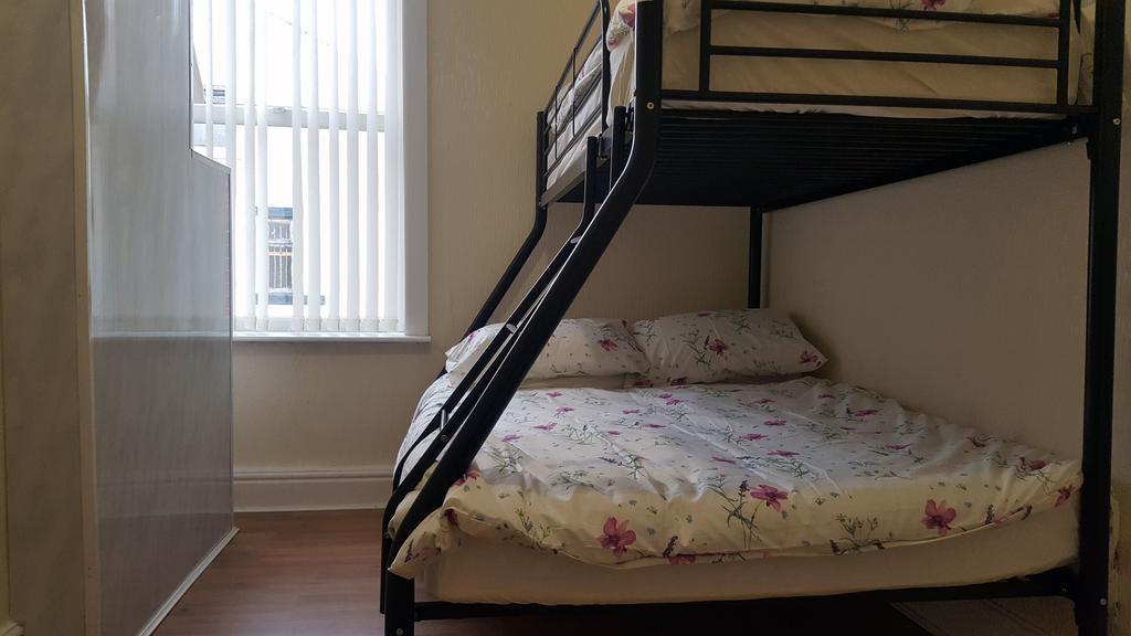 Blackpoolholidaylets Charles Street Villa Bagian luar foto